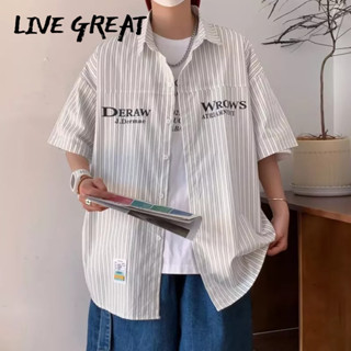 LIVE GREAT เสื้อเชิ้ตผู้ชายฤดูร้อนเทรนด์ใหม่แฟชั่นลายพิมพ์ตัวอักษรแขนสั้นหลวมสบาย ๆ เสื้อเชิ้ตปกเสื้อ