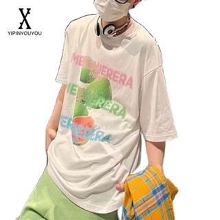 YIPINYOUYOU เสื้อยืดผู้ชายแขนสั้นพิมพ์ลายการ์ตูนย้อนยุคอเมริกันน่ารักแขนสั้นพิมพ์ลายยอดนิยมใส่ได้ทั้งชายและหญิง พิมพ์ผลไม้