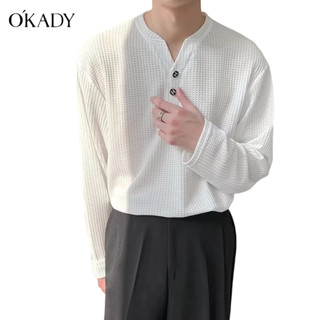 OKADY เวอร์ชั่นเกาหลีของเสื้อยืดคอวีแขนยาวผู้ชายลายนูนความรู้สึกของเสื้อผ้า