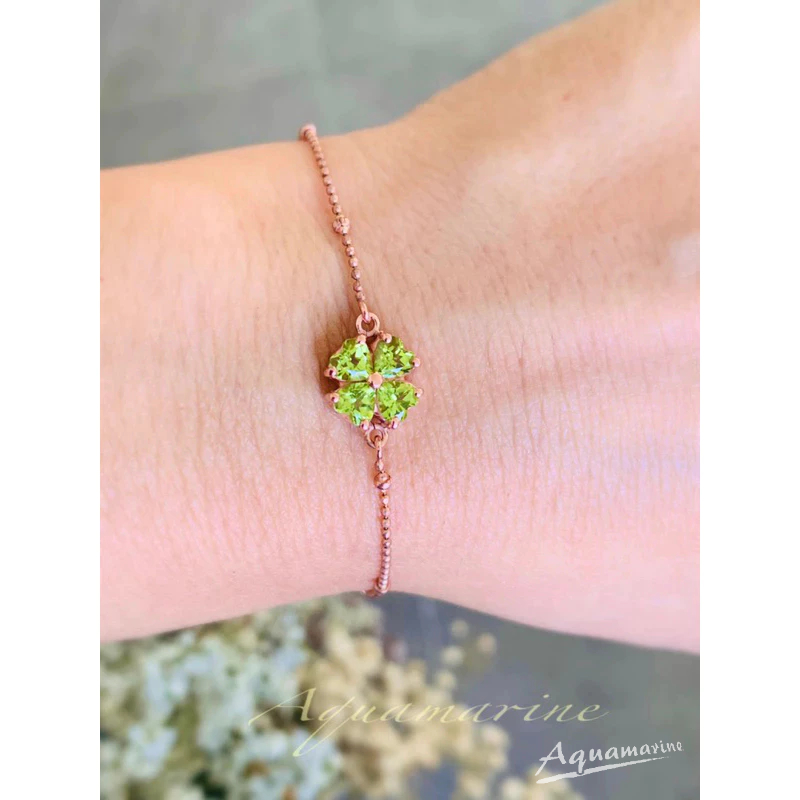สร้อยข้อมือพลอยเพริดอต ดีไซน์ใบโคลเวอร์