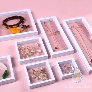 <พร้อมส่ง> กล่องเก็บเครื่องประดับ ขาว-ดำ เคสโชว์ ยืดหยุ่นได้ มีขาตั้ง วางโชว์ แหวน สร้อยคอ ต่างหู เครื่องประดับ กรอบ