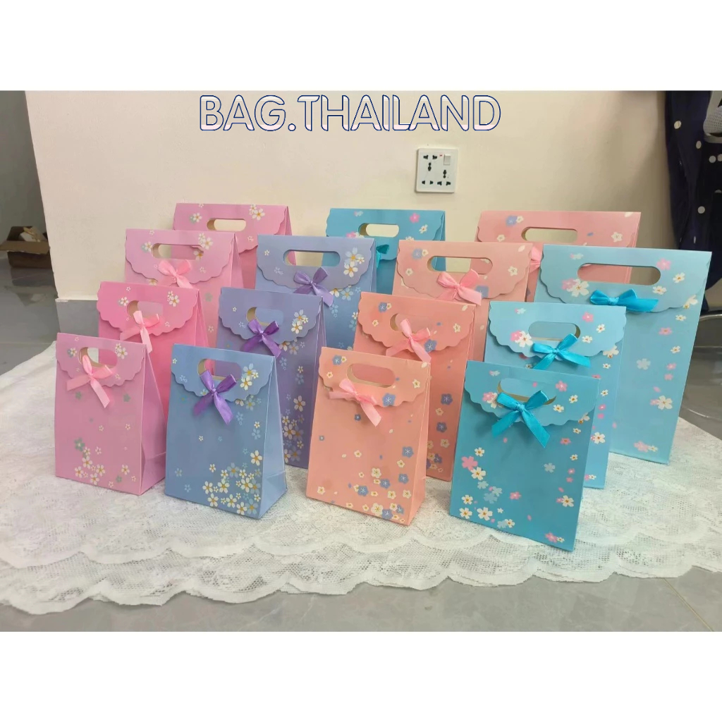 🍒bag🍒 ถุงกระดาษหูหิ้ว ถุงน่ารัก  ถุงกระดาษขย้ายข้าง ฝาปิด ใส่ของ มี4สี ลายดอกไม้ มาใหม่พร้อมส่งในไทญ