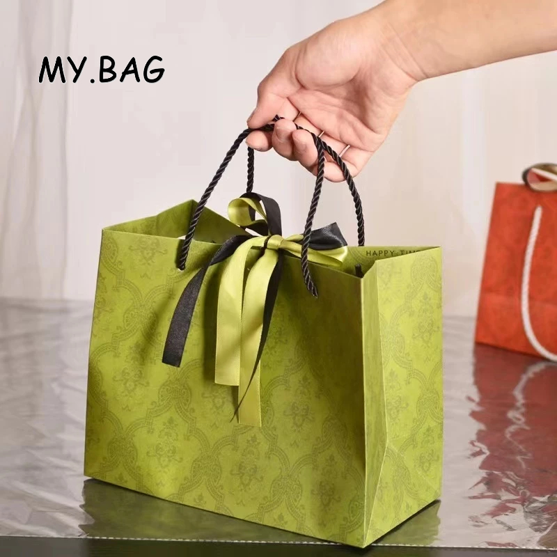 🍉🍉BAG🍉🍉 ถุงกระดาษ มี2สี เขียวใบตอง ชาไทย ลายเรียบหรู หูหิ้วเชือก ริบบิ้นทูโทน2เส้น ใส่ของขวัญ ผ้าขนหนู ถุงรับไหว้