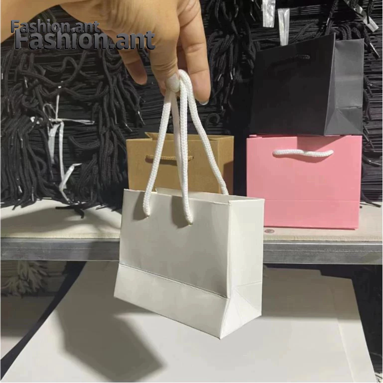 ✅ขายส่ง✅ถุงกระดาษหูหิ้ว ใบเล็ก ใส่เครื่องสำอาง เครื่องประดับ น้ำหอม(10*12*6ซม.)สินค้ามีจำนวนมาก