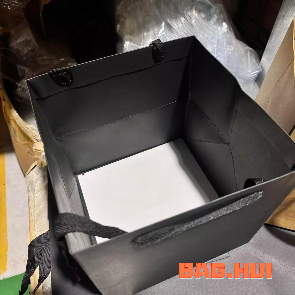 🍒🍒BH ถุงกระดาษ รุ่นคลาสสิค หูหิ้วผ้าริบบิ้น ด้านเท่า กระดาษคราฟท์หนา สีดำ น้ำตาล พร้อมส่ง - รูปที่ 5