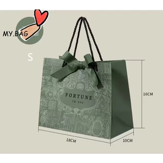 🌷🌷BAG🌷🌷 ถุงกระดาษ หูเชือก สีเขียวเข้ม พร้อมโบว์ผูก แต่งน่ารัก มีหลายขนาด สำหรับ ใส่ของขวัญ เสื้อผ้า เครื่องสำอาง