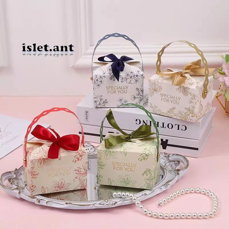 กล่องของขวัญ กล่องขนม กล่องกระดาษพิมพ์ลายSPECIALLY FORYOU  กล่องหูหิ้ว ลายดอกไม้ น่ารัก พร้อมริบบิ้นผูก