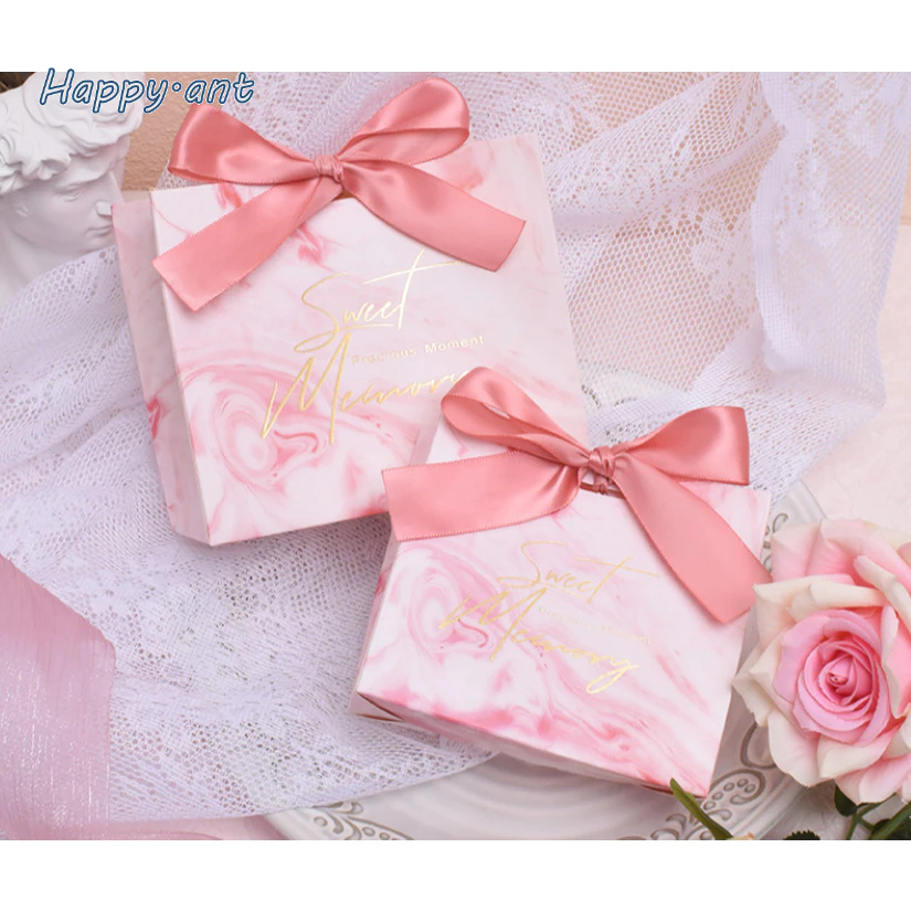 ☘️☘️สินค้าพร้อมส่ง ราคาถูก☘️☘️ กล่อง กล่องของขวัญ ทรงกระเป๋า สี่หลี่ยม ใส่ขนม ลูกอม มีหลายสี