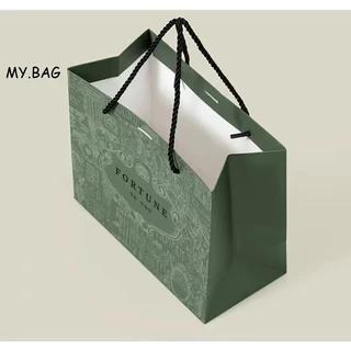 🌷🌷BAG🌷🌷 ถุงกระดาษ หูเชือก สีเขียวเข้ม พร้อมโบว์ผูก แต่งน่ารัก มีหลายขนาด สำหรับ ใส่ของขวัญ เสื้อผ้า เครื่องสำอาง