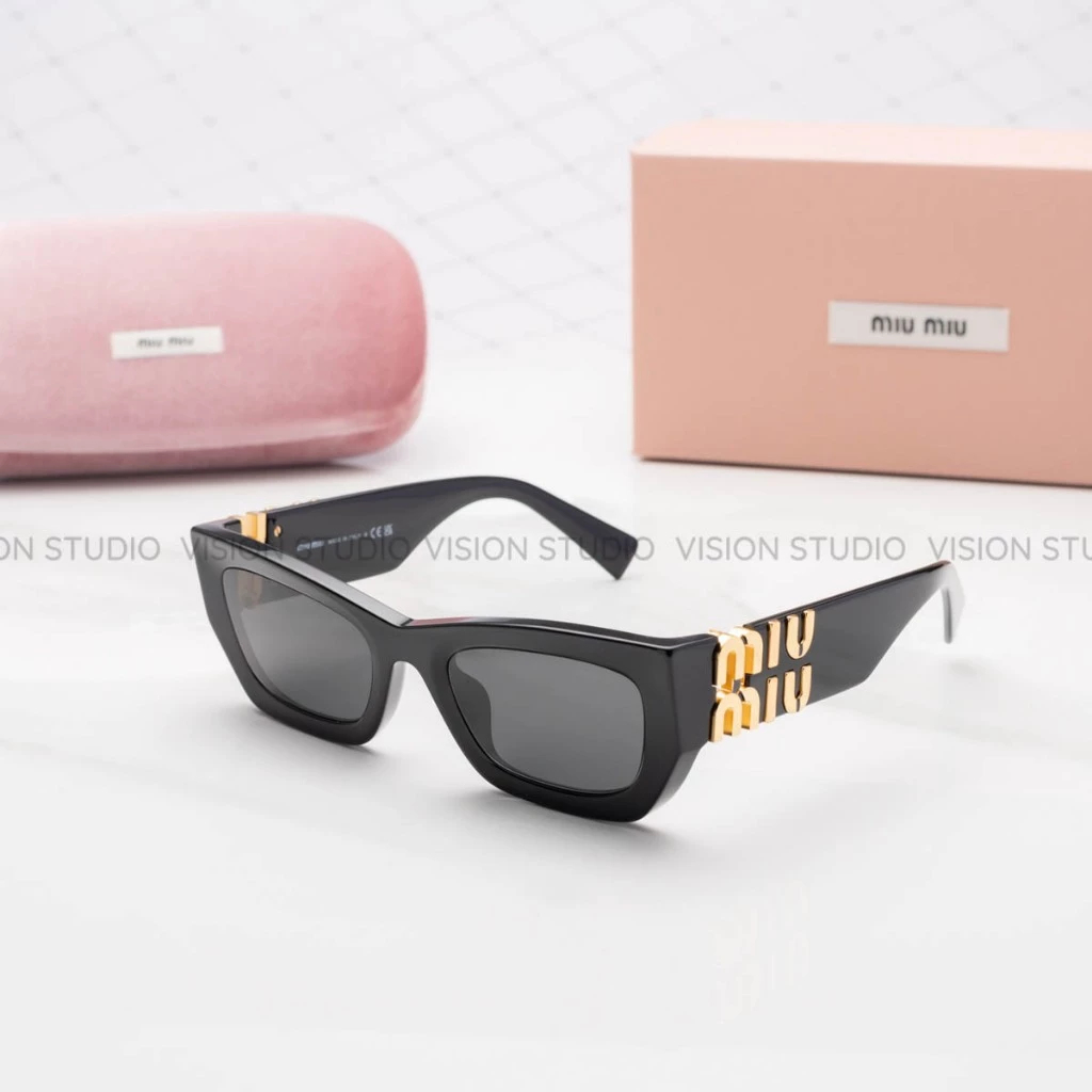 แว่นกันแดด Miu Miu รุ่น MU09WS สีดำ 1AB5S0 ใหม่ ของแท้100% รับประกัน 2 ปีเต็ม พร้อมอุปกรณ์ครบ
