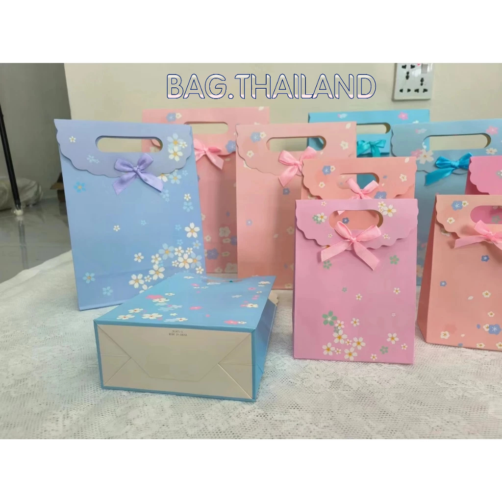 🍒bag🍒 ถุงกระดาษหูหิ้ว ถุงน่ารัก  ถุงกระดาษขย้ายข้าง ฝาปิด ใส่ของ มี4สี ลายดอกไม้ มาใหม่พร้อมส่งในไทญ