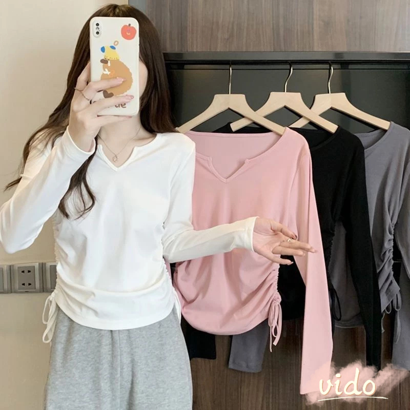 ความรู้สึกการออกแบบของผู้หญิงเสื้อยืดคอวีเชือกรูดเสื้อยืดแขนยาวอินเทรนด์เสื้อบอททอมสั้น VIDO