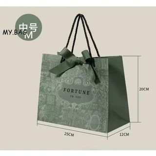 🌷🌷BAG🌷🌷 ถุงกระดาษ หูเชือก สีเขียวเข้ม พร้อมโบว์ผูก แต่งน่ารัก มีหลายขนาด สำหรับ ใส่ของขวัญ เสื้อผ้า เครื่องสำอาง
