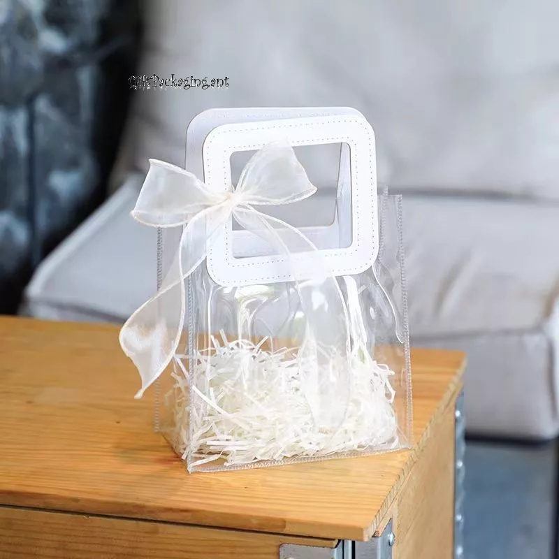 พร้อมส่งจากไทย..แพ็คเก็จใหม่ สวยแบบหรูหรา กระเป๋าใส PVC มีหูหิ้ว ถุงใส กระเป๋าพีวีซีใส กระเป๋าใส ถุงใส่สินค้า