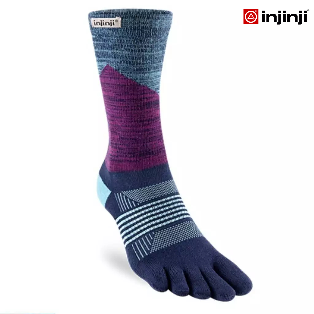 INJINJI ถุงเท้าวิ่งแยกนิ้ว ผู้หญิง WMN TRAIL MIDWEIGHT CREW TWILIGHT เทรล ครึ่งแข้ง สีน้ำเงิน