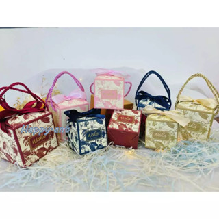 🔆NEW🔆 กล่องของขวัญ กระดาษพิมพ์ลาย ดอกไม้ ใส่ขนม แก้วเป๊ก ของ…