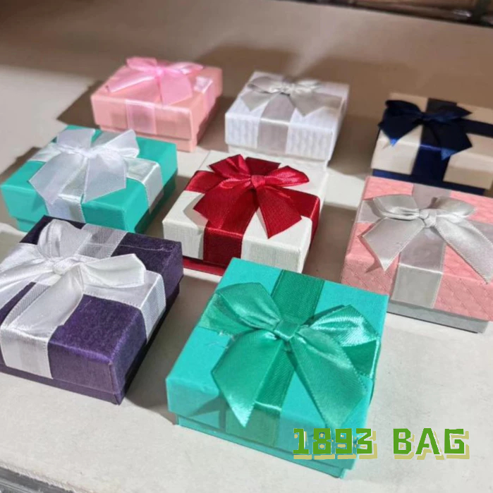🍭 กล่องใส่เครื่องประดับ กระดาษแข็ง ติดโบว์ สำหรับใส่สร้อยคอ แหวน ต่างหู มีฟองน้ำด้านใน พร้อมส่ง