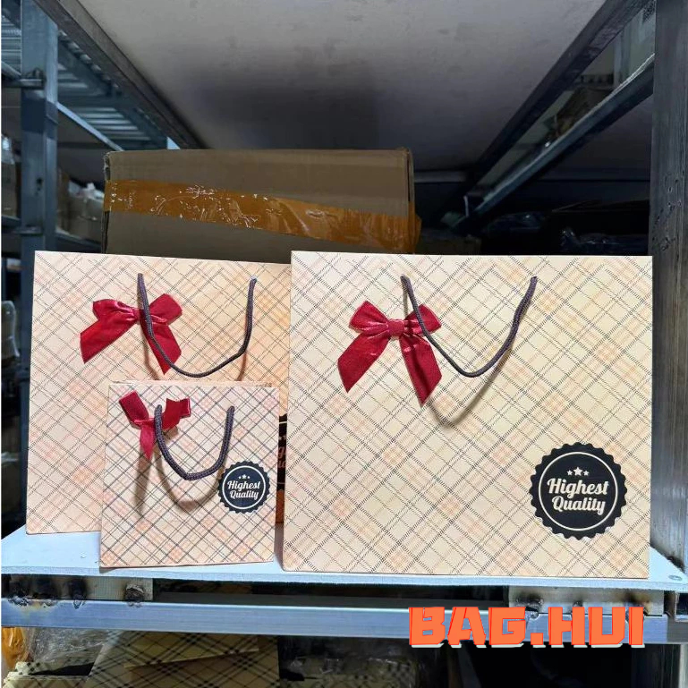 🍒🍒BH ถุงของขวัญ ใส่ของฝาก ของชำร่วย ลายสก๊อต แบบน่ารัก ติดโบว์ มี 2 สี สีครีม/ สีกรม พร้อมส่ง