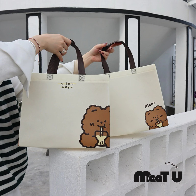 ถุงผ้าหูหิ้ว ผ้าสปันบอนด์เคลือบ ใส่ของขวัญ เสื้อผ้า ของใช้ สีครีม ลายน้องหมี พร้อมส่ง