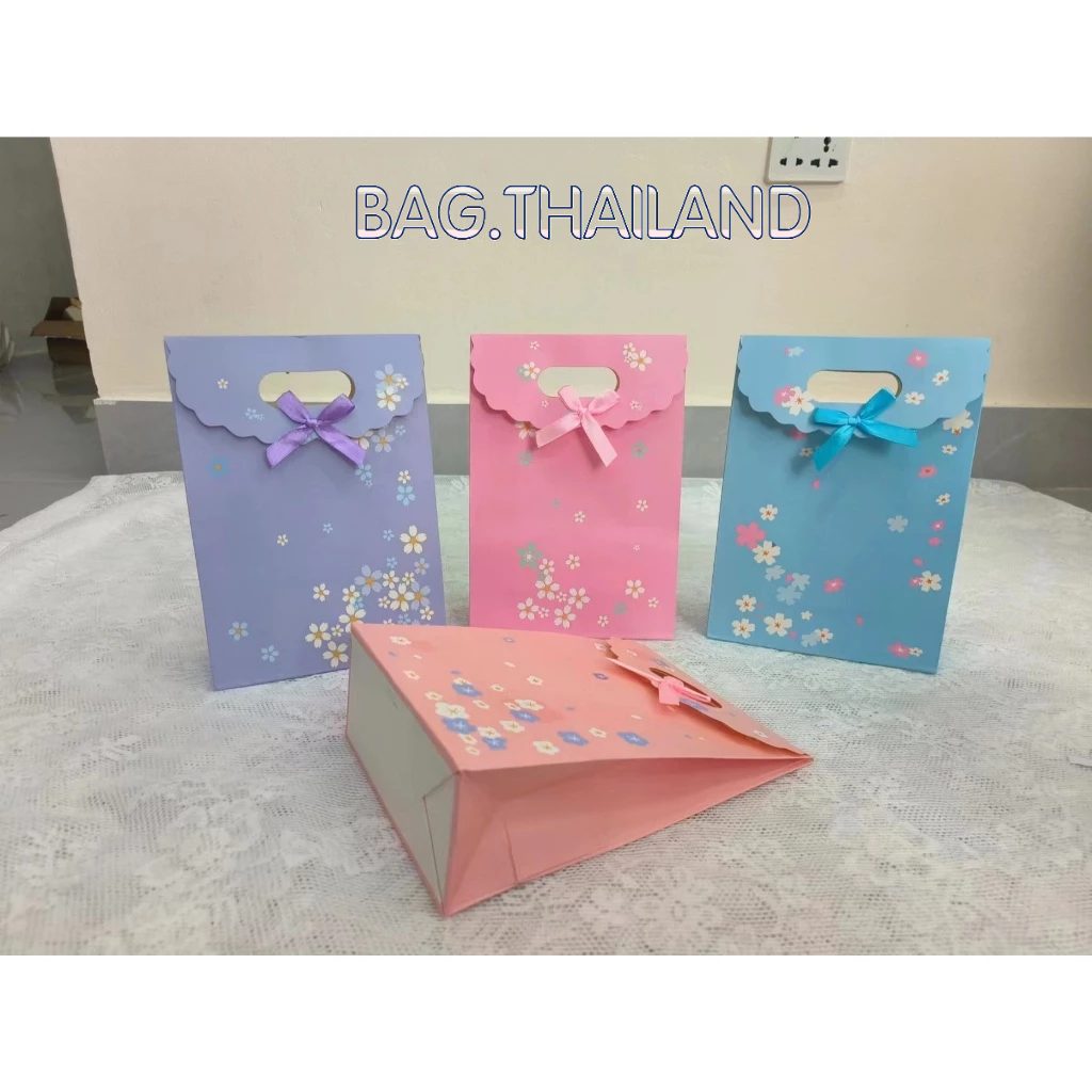 🍒bag🍒 ถุงกระดาษหูหิ้ว ถุงน่ารัก  ถุงกระดาษขย้ายข้าง ฝาปิด ใส่ของ มี4สี ลายดอกไม้ มาใหม่พร้อมส่งในไทญ