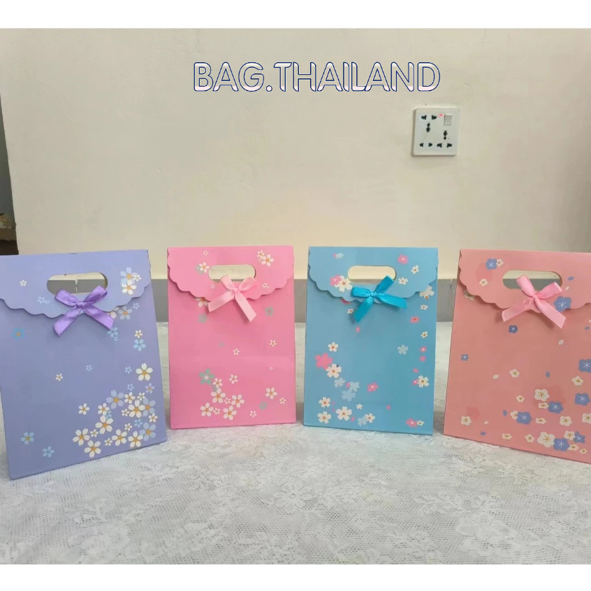 🍒bag🍒 ถุงกระดาษหูหิ้ว ถุงน่ารัก  ถุงกระดาษขย้ายข้าง ฝาปิด ใส่ของ มี4สี ลายดอกไม้ มาใหม่พร้อมส่งในไทญ