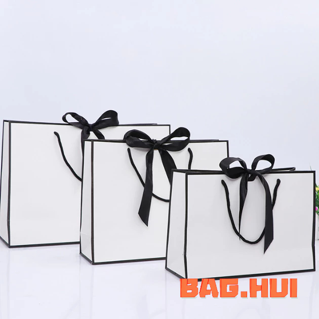 🍒🍒BH ถุงกระดาษสีขาวขอบดำ+ริบบิ้น หูหิ้ว ใส่ของ ใส่ของชำร่วย ราคาถูก "พร้อมส่งในไทย"