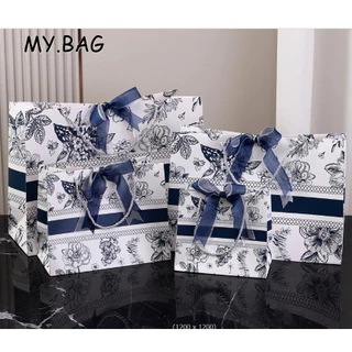 🍒🍒BAg🍒🍒 ถุงกระดาษ หูหิ้ว สีขาวกรม ลายดอกไม้ Happy Time มี2แบบ แถม ริบบิ้นโบว์2เส้น ใส่ของขวัญ ของรับไหว้ ถุงบรรจุภัณฑ์