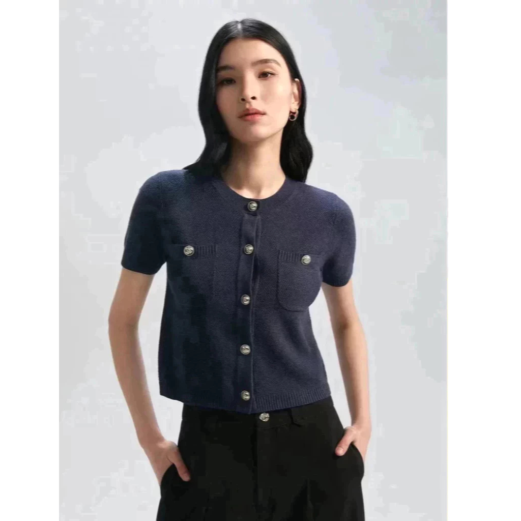 [Pomelo] เสื้อคาร์ดิแกนแขนสั้นแต่งดีเทลกระดุมทอง / Gold Button Detail Short-Sleeve Cardigan