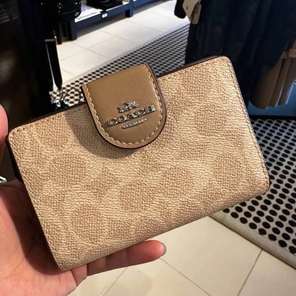 Medium Wallet CW786 กระเป๋าสตางค์ กระเป๋าสตางค์ขนาดกลาง C20A6C3H