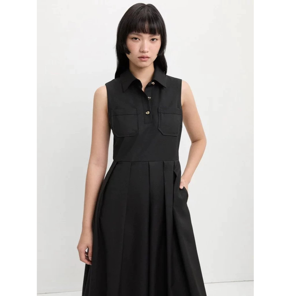 [Pomelo] เดรสยาวแขนกุด มีปก กระโปรงอัดพลีท แถบสีตัดกันที่ชายกระโปรง