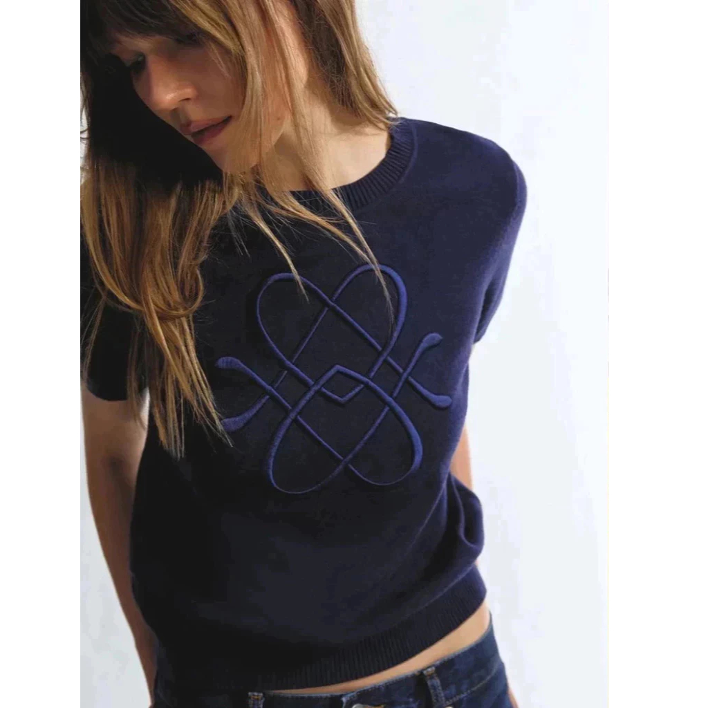 [Pomelo] เสื้อผ้าถักปักลายโลโก้ Pomelo / Embroidery Pomelo Logo Knit Top