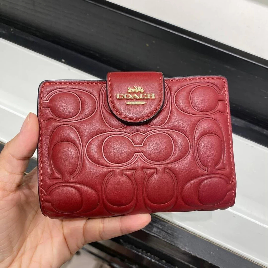 Women's Short Wallet CM241 CM997 กระเป๋าสตางค์ผู้หญิง กระเป๋าตังค์ใบกลาง กระเป๋าหนังปั๊มลาย 5C9O2D64