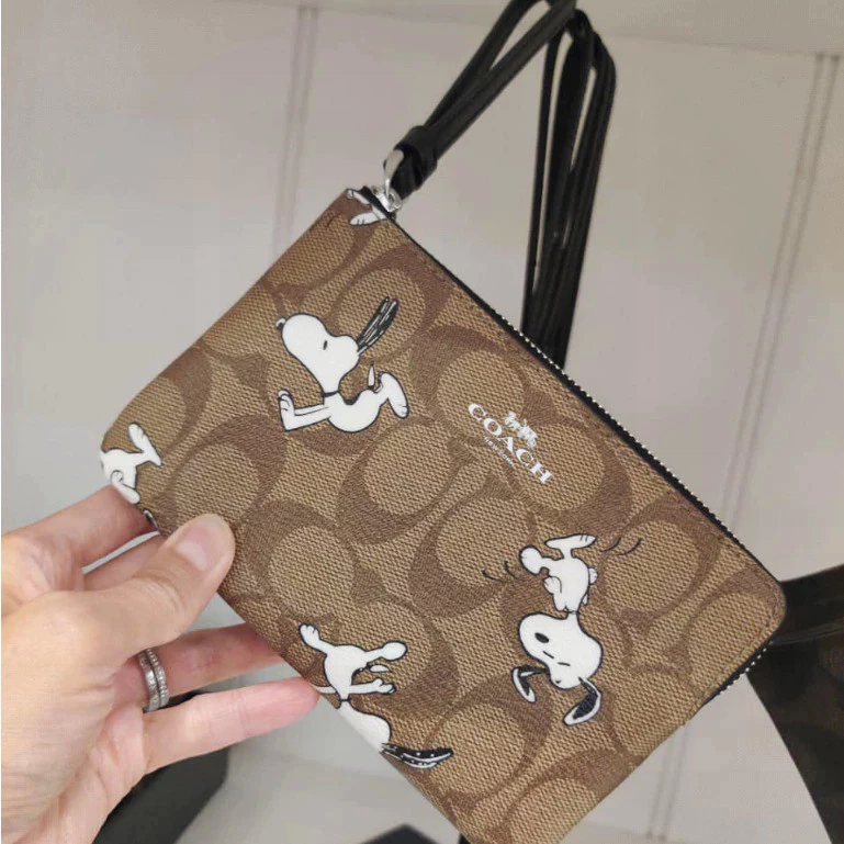 Zip Wristlet C4588 C4589 (6.2 นิ้ว) กระเป๋าสตางค์ กระเป๋าใส่เหรียญ Y6JJ7W4D