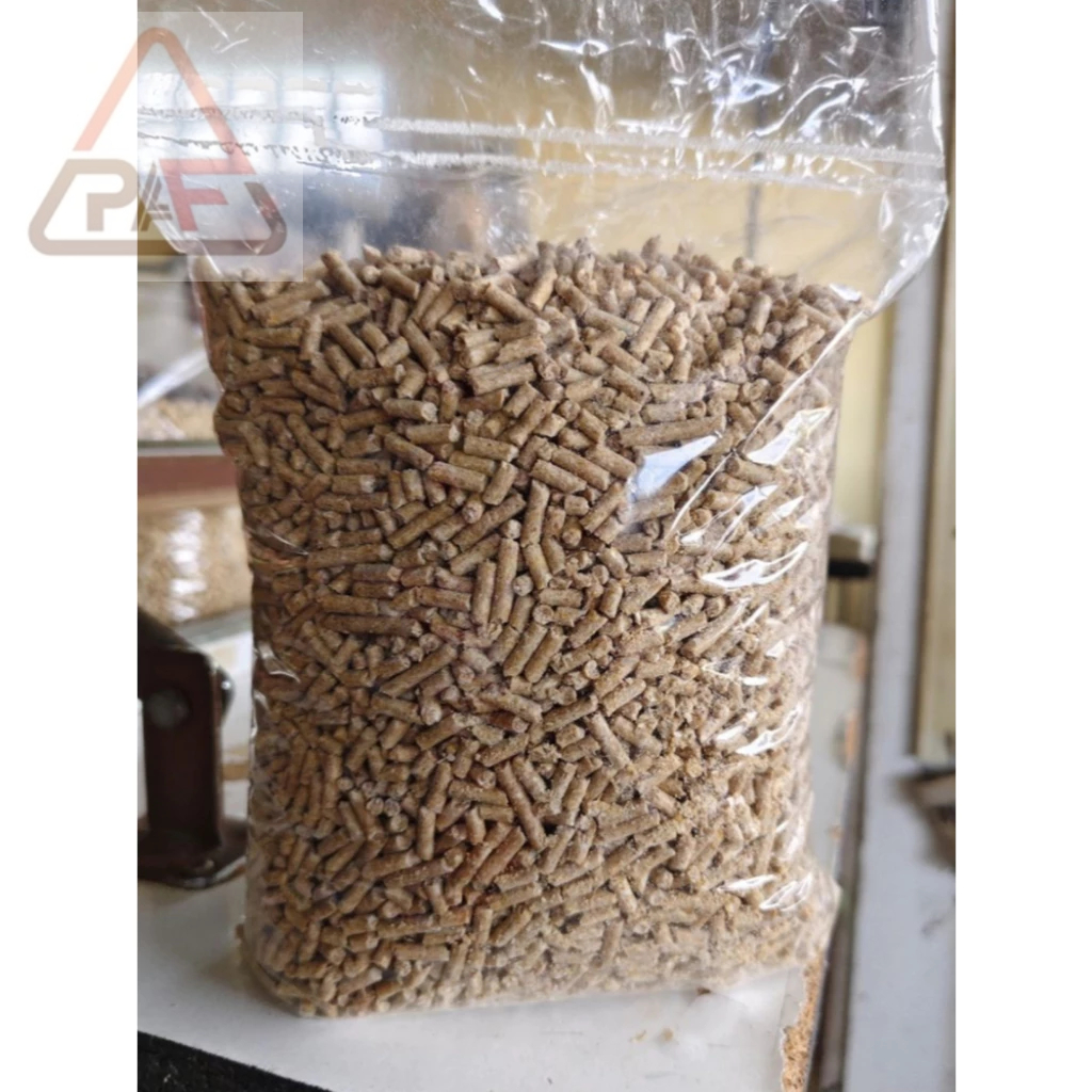 ส่งฟรี อาหารหมูนม โปรตีน 18% (ขนาด 1 กิโลกรัม) ผสมยาป้องกันโรคท้องเสีย ระบบทางเดินหายใจ และ ทางเดินอาหาร