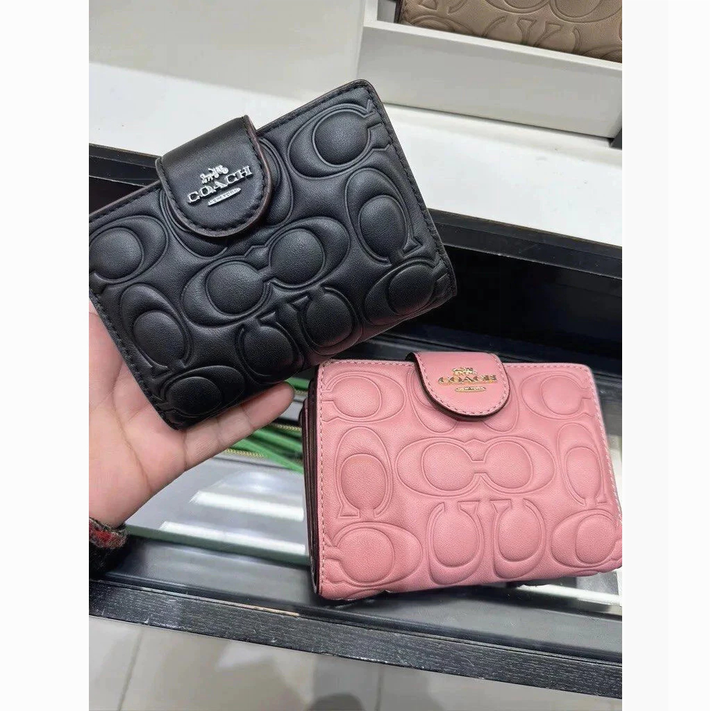 Women's Wallet CM241 CM997 กระเป๋าสตางค์ผู้หญิง กระเป๋าตังค์ใบกลาง กระเป๋าหนังปั๊มลาย 9C5O3AC6H