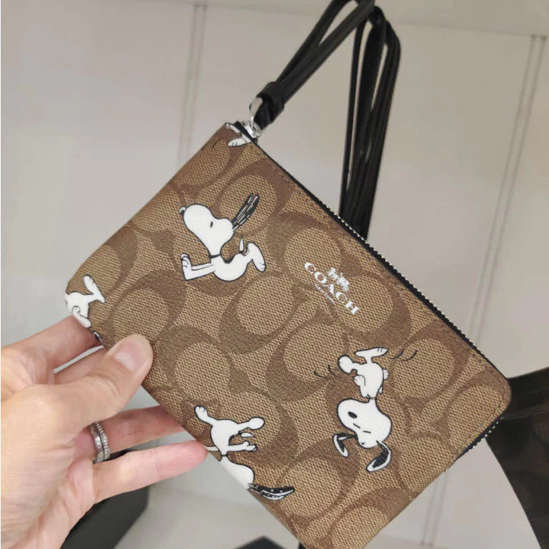 Corner Zip Wristlet C4588 C4589 (6.2 นิ้ว) กระเป๋าสตางค์ กระเป๋าใส่เหรียญ Z77V58X3