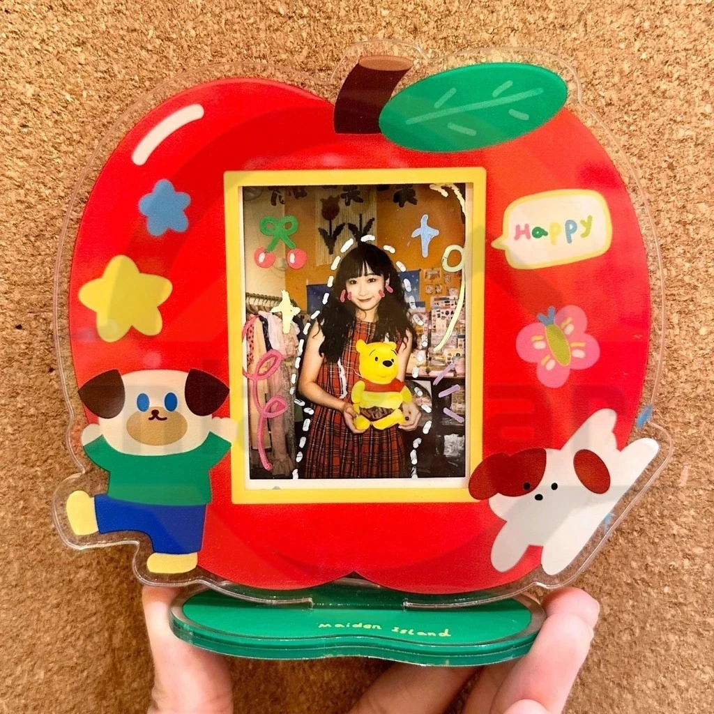 😍แอปเปิ้ลลูกสุนัขกรอบรูปอะคริลิโบราณการ์ดยืนการ์ด10เซนติเมตรโพลารอยด์ภาพการ์ดกรอบรูปเครื่องประดับภาพแสดงดาวเชสเซอร์สาว