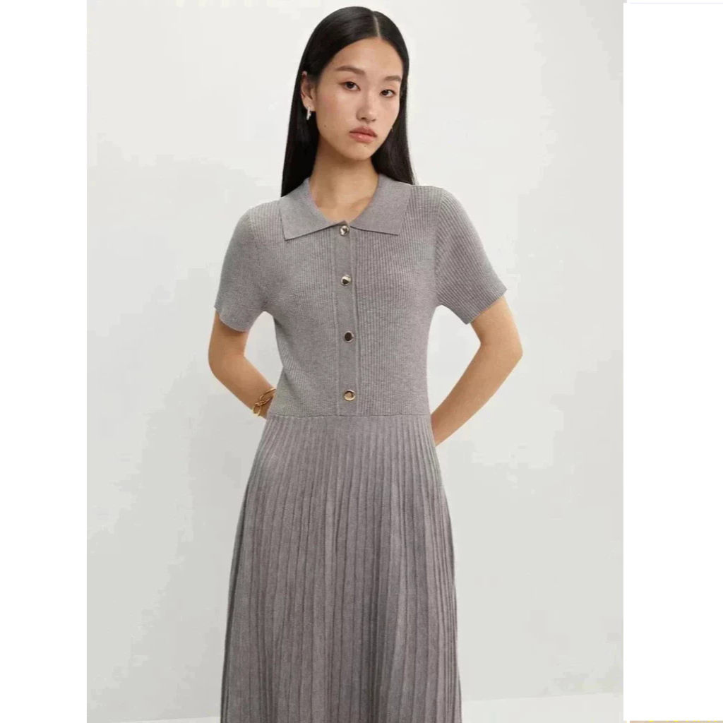 [Pomelo] เดรสดีเทลพลีทติดกระดุม / Buttoned Pleat Knit Dress