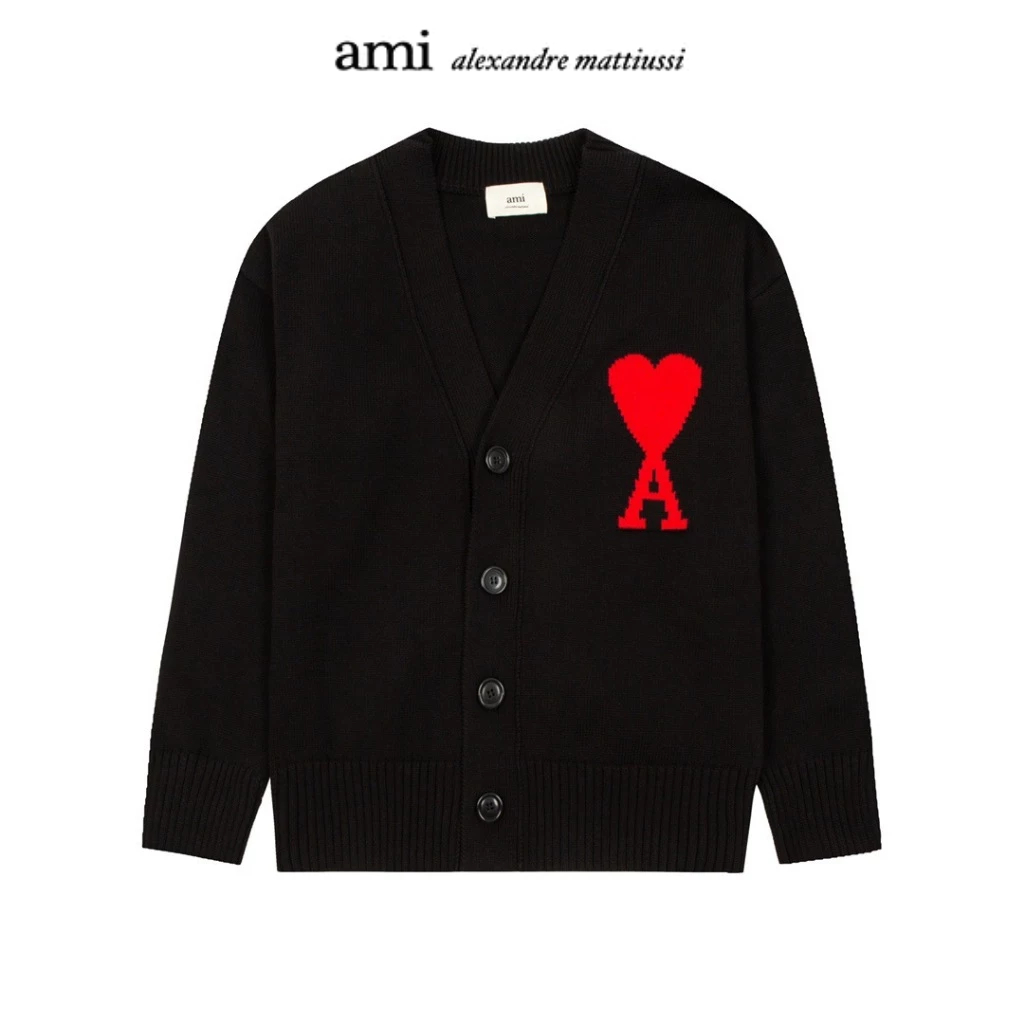 AMI Paris  เสื้อถักAmi เสื้อคาร์ดิแกนถักลายหัวใจแบบยูนิเซ็กซ์ LOVE ของแท้ 100% ราคา ถูกที่สุด ดีลบีเคเค