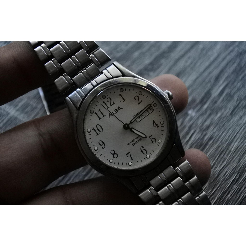 นาฬิกา Vintage มือสองญี่ปุ่น Seiko Alba v733 x063 White Dial ผู้ชาย Quartz ทรงกลม 36mm