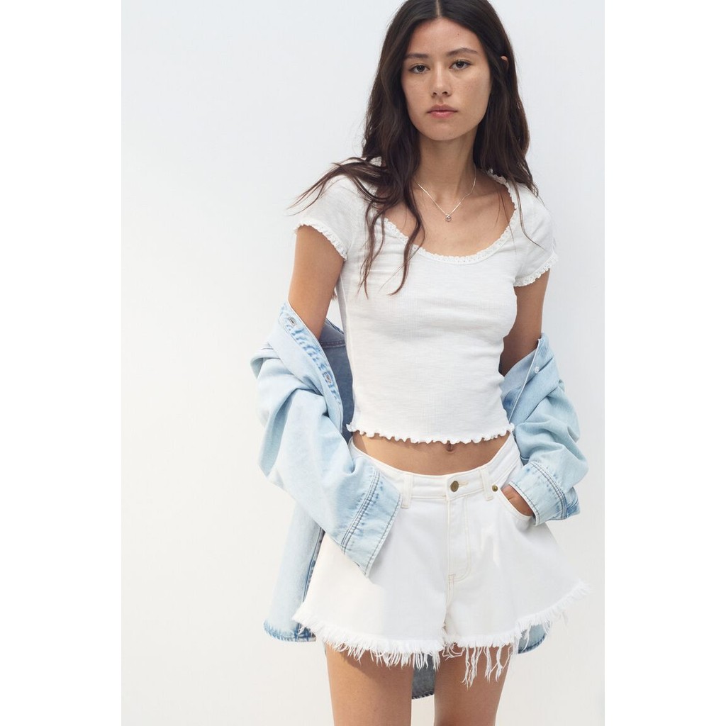 H&M(เอชแอนด์เอ็ม) เสื้อด้านบนตกแต่งด้วยลูกไม้ ผู้หญิง 1296486