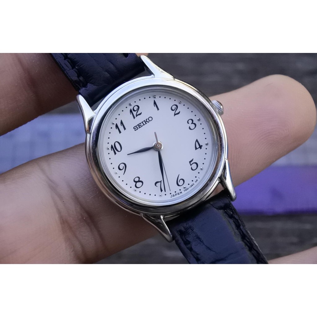 นาฬิกา Vintage มือสองญี่ปุ่น Seiko 7N01 6881 White Numeric Dial ผู้หญิง Quartz ทรงกลม 26mm