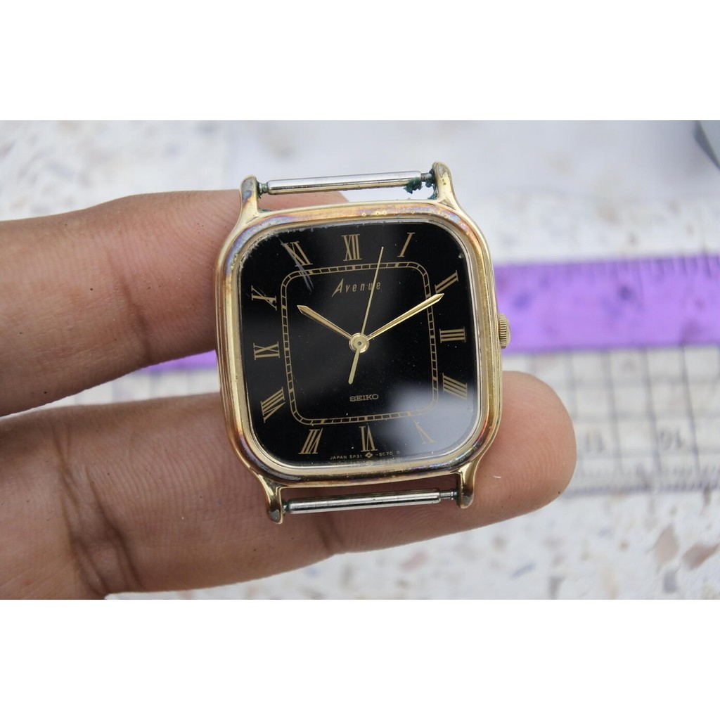 นาฬิกา Vintage มือสองญี่ปุ่น Seiko Avenue 5P31 5B8A Black ผู้ชาย Quartz รูปทรงเบาะ 28mm