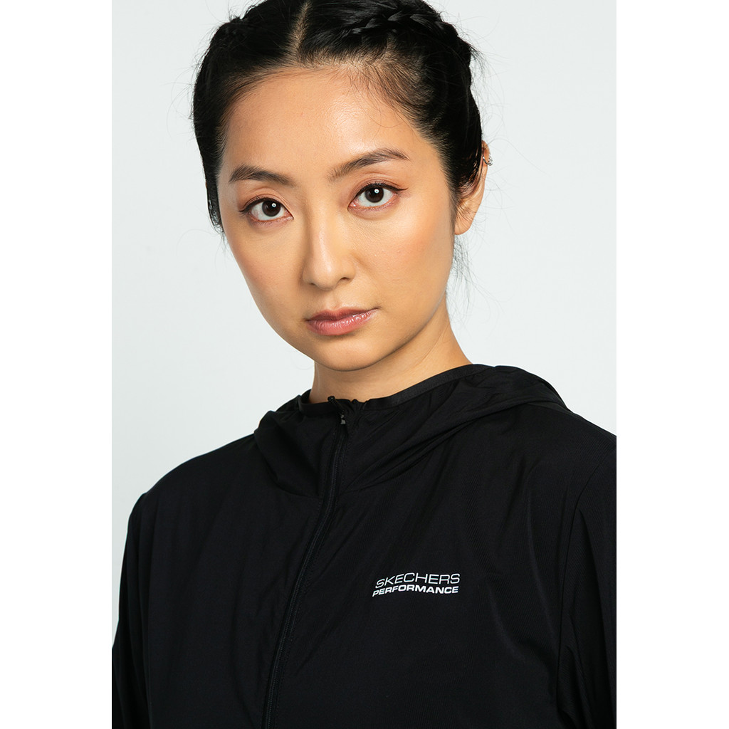 Skechers สเก็ตเชอร์ส เสื้อแจ็คเก็ตมีฮู้ดผู้หญิง Women Walking Performance Hooded Jacket - SP325W327-0018 — صورة 3