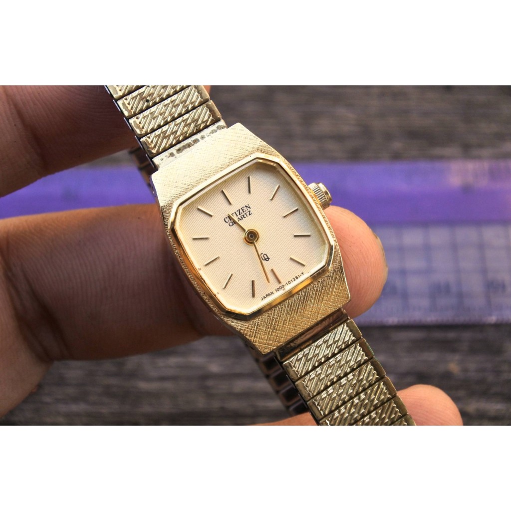 นาฬิกา Vintage มือสองญี่ปุ่น Citizen Gold Plate Yellow Dial ผู้หญิง Quartz รูปทรงเบาะ 20mm
