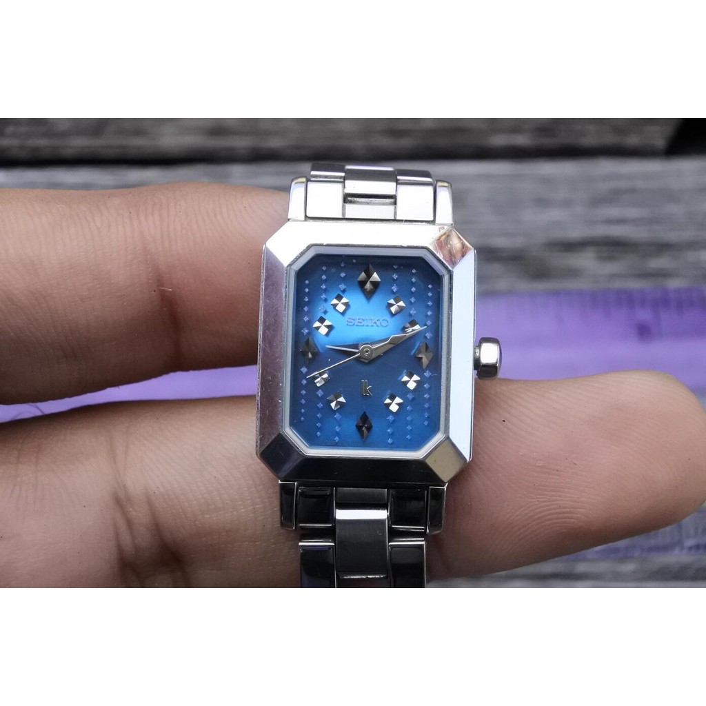 นาฬิกา Vintage มือสองญี่ปุ่น Seiko V111 0B40 Blue Dial ผู้หญิง Quartz สี่เหลี่ยม Tank 20mm