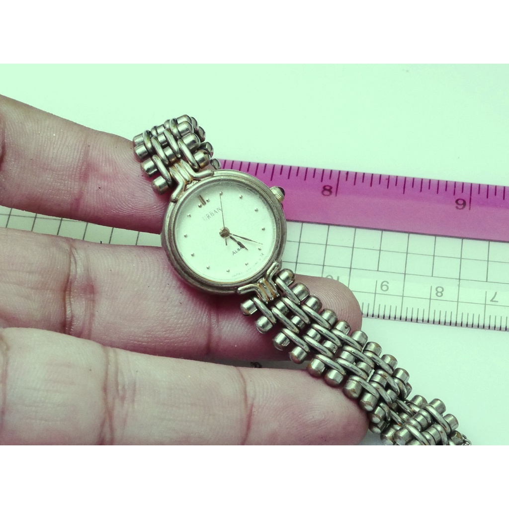 นาฬิกา Vintage มือสองญี่ปุ่น ALBA URBAN V233 0770 ระบบ QUARTZ ผู้หญิง ทรงกลม หน้าขาว หน้าปัด 22มม In