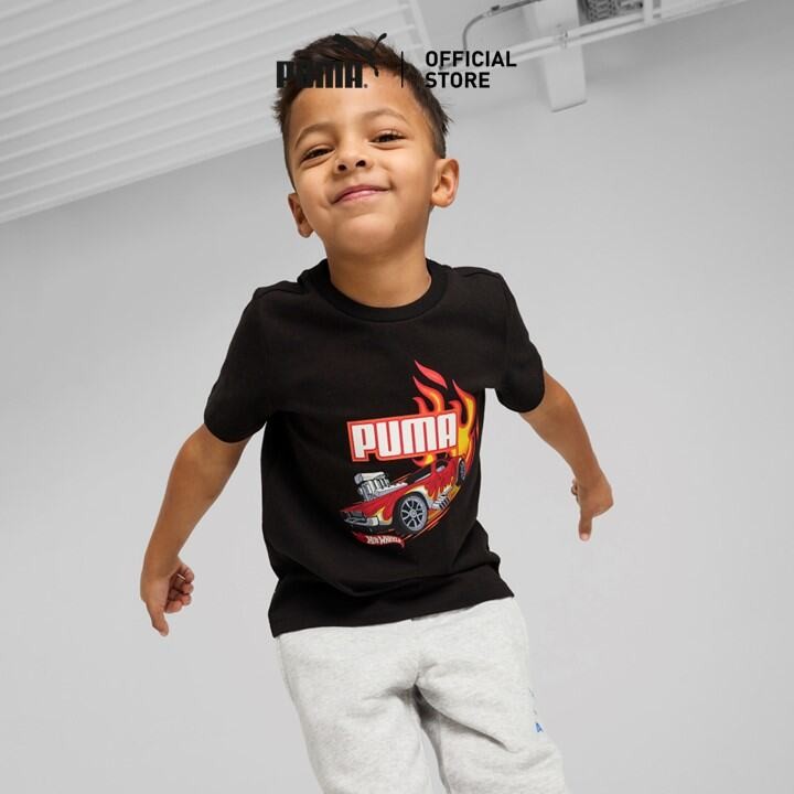 PUMA KIDS - เสื้อยืดลายกราฟิก PUMA x HOT WHEELS สำหรับผู้ชาย สีดำ - 63006901