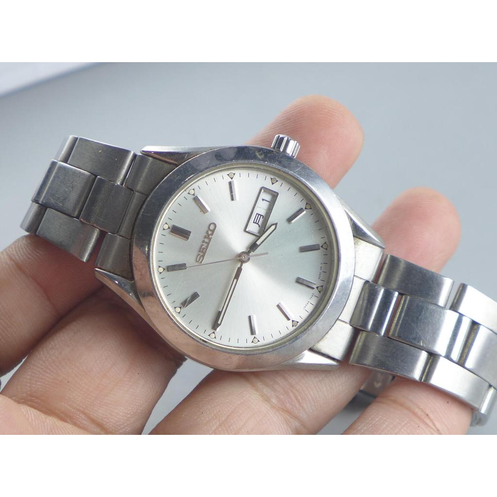 นาฬิกา Vintage มือสองญี่ปุ่น  Seiko 7N43 9080 หน้าปัดสีเงิน ผู้ชาย ควอตซ์   ทรงกลม 40mm
