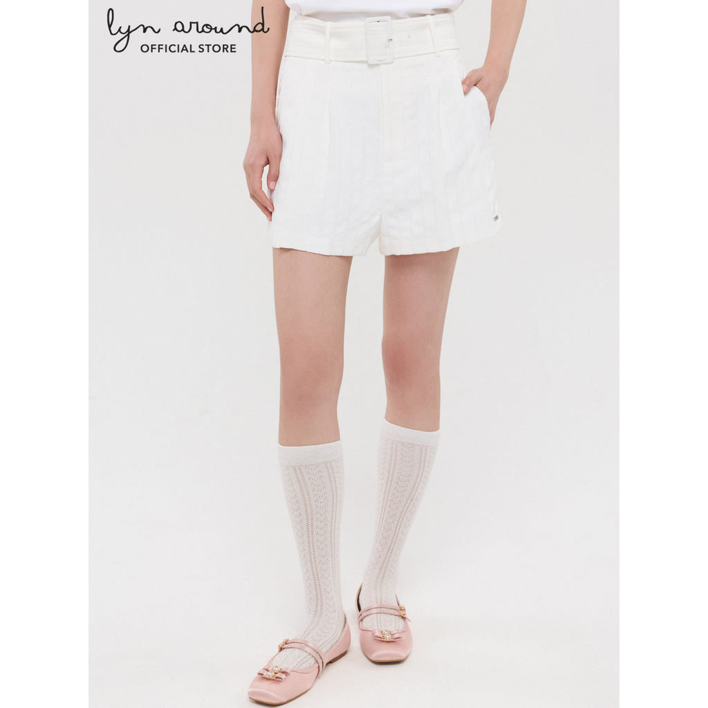 Lyn around - กางเกงขาสั้นจับจีบพร้อมเข็มขัด คอลเลกชัน Califonia Yacht Club (A26SGWE013)